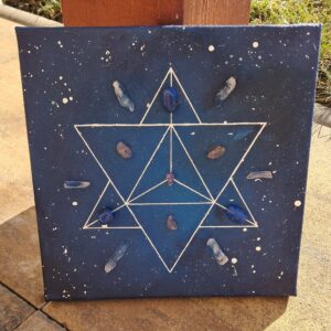 Krystalová mřížka AKTIVACE TŘETÍHO OKA s ametystem, tanzanity a lapisy 20 x 20 cm